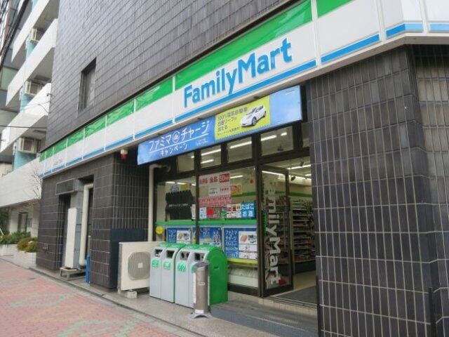 近くのコンビニまで195m（徒歩3分）