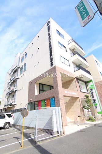 近くの東京ベルエポック美容専門学校まで742m（徒歩10分）