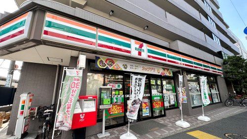 近くのコンビニまで426m（徒歩6分）