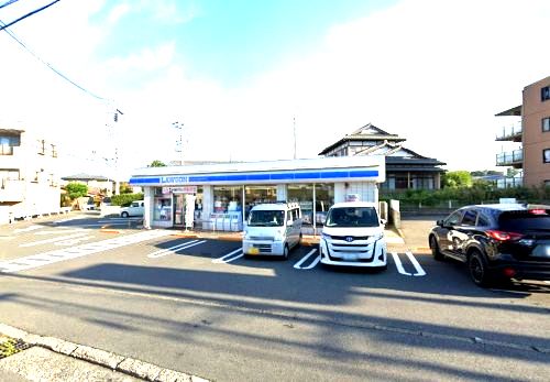 近くのコンビニまで834m（徒歩11分）