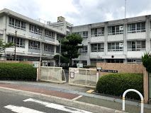 近くの小学校まで2,221m（徒歩28分）