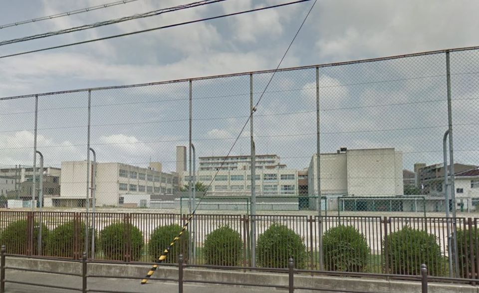 近くの豊里小学校まで918m（徒歩12分）