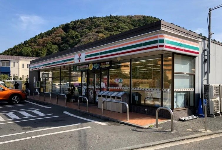 近くのセブンイレブン 葉山町長柄店まで115m（徒歩2分）