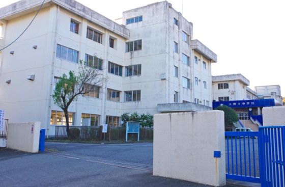 近くのみどり市立大間々中学校まで819m（徒歩11分）