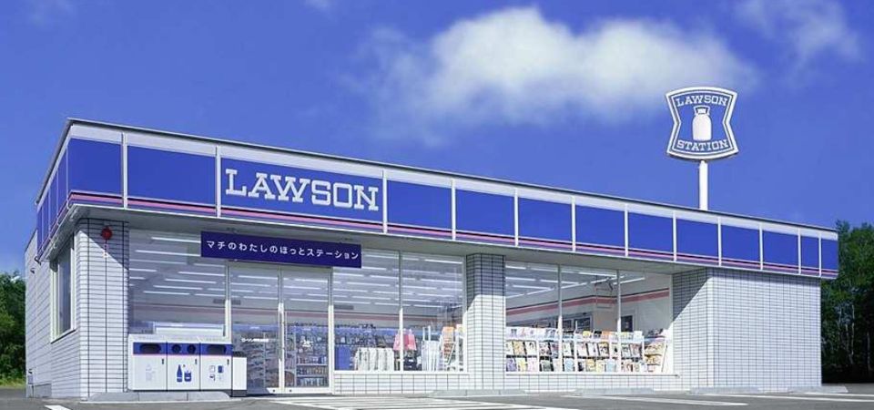 近くのコンビニまで35m（徒歩1分）