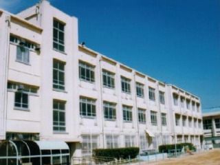 近くの神戸市立舞子小学校まで712m(徒歩9分)