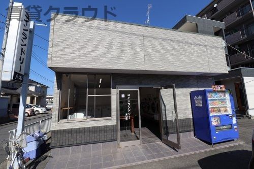 近くのコインランドリー八木まで693m（徒歩9分）