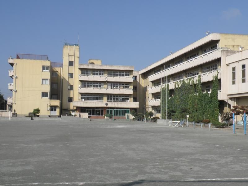近くの太田市立尾島小学校まで725m(徒歩10分)