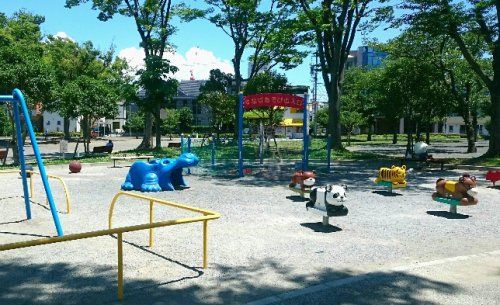 近くの公園まで712m(徒歩9分)