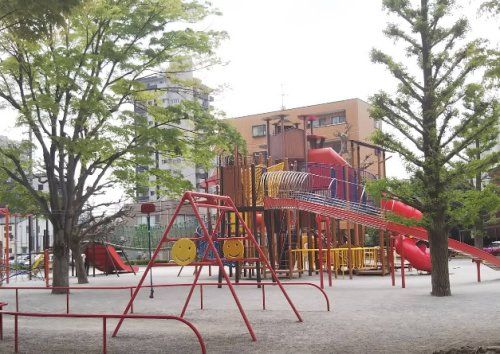 近くの公園まで712m(徒歩9分)