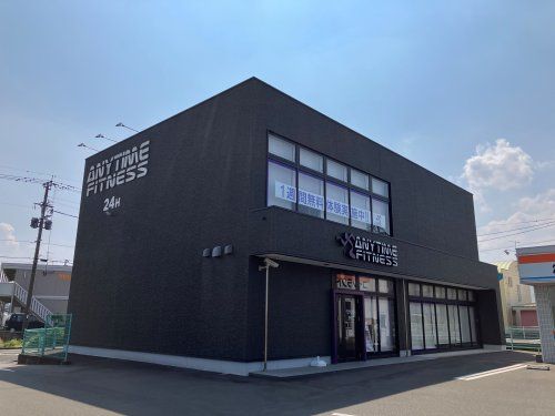 近くのエニタイムフィットネス 出水店まで1,409m（徒歩18分）