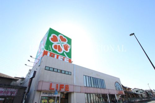 近くのライフ北越谷店まで854m（徒歩11分）