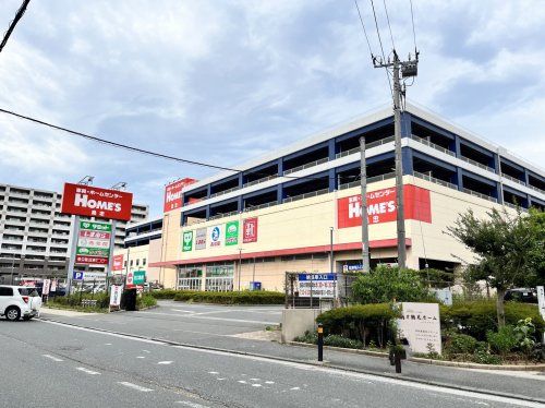 近くの島忠ホームズまで572m（徒歩8分）