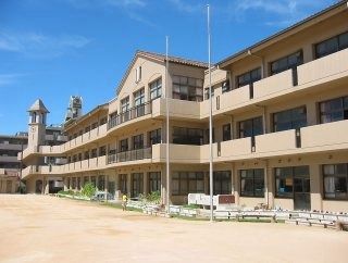 近くの神戸市立会下山小学校まで450m（徒歩6分）