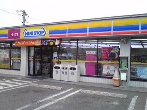 近くのミニストップ 吉根店まで448m(徒歩6分)