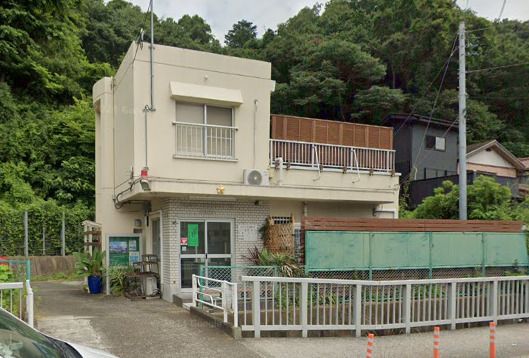 近くの逗子警察署池子駐在所まで656m（徒歩9分）