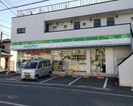 近くのファミリーマート 西荻女子大通り店まで114m(徒歩2分)