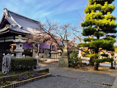 近くの72番札所　我拝師山延命院　曼荼羅寺まで620m（徒歩8分）