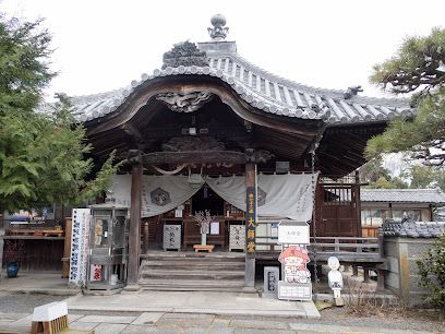 近くの73番札所　我拝師山求聞持院　出釈迦寺まで886m（徒歩12分）