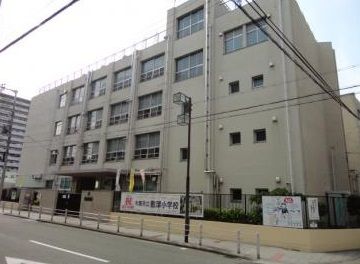 近くの大阪市立敷津小学校まで264m(徒歩4分)
