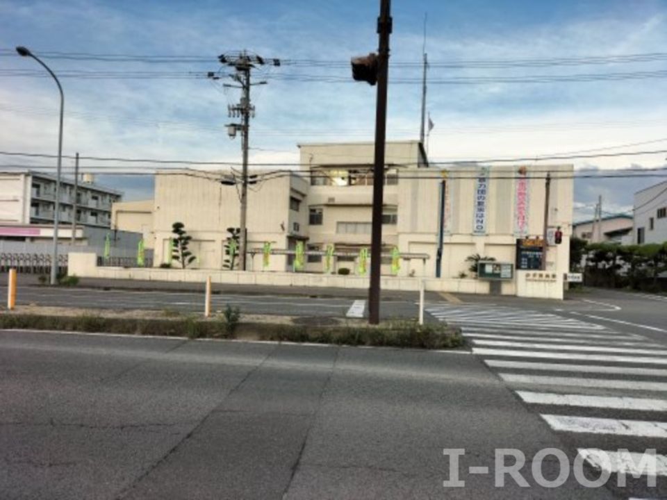 近くの伊予警察署まで1,442m（徒歩19分）