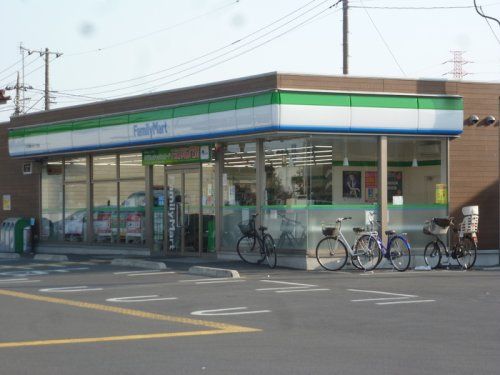 近くのファミリーマート 川口南鳩ヶ谷一丁目店まで1,107m（徒歩14分）
