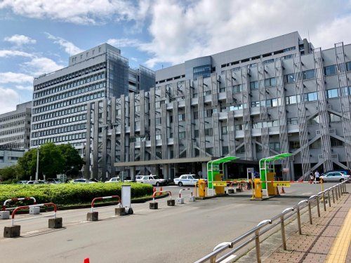 近くの東北大学病院まで811m（徒歩11分）