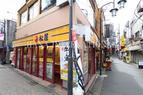 近くの飲食店まで1,052m（徒歩14分）