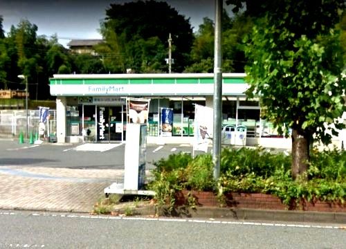 近くのファミリーマート水沢三丁目店まで1,029m（徒歩13分）