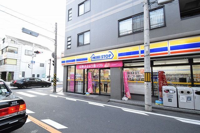 近くのミニストップ 松本町3丁目店まで444m（徒歩6分）