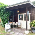 近くのカフェ食堂ランプ　山地ファームまで950m（徒歩12分）