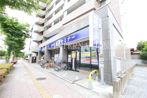 近くの臨海セミナーまで5,582m（徒歩70分）