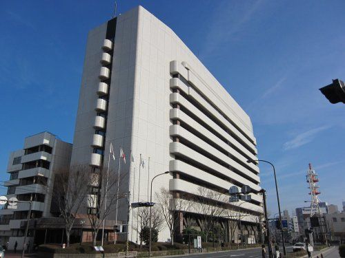 近くの横須賀市役所まで525m(徒歩7分)