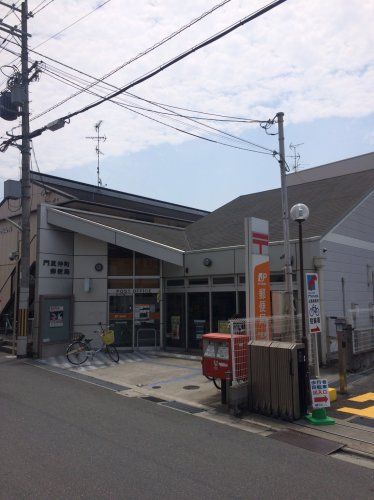 近くの門真沖町郵便局まで676m（徒歩9分）