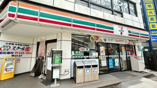 近くのコンビニまで458m（徒歩6分）