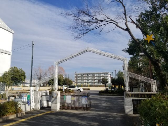 近くの草津市立南笠東小学校まで223m(徒歩3分)