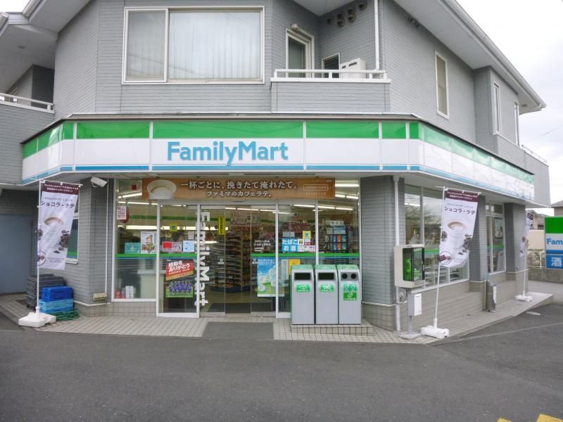 近くのファミリーマート たかはし吉井店まで822m(徒歩11分)