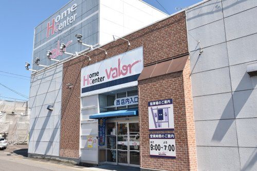 近くのホームセンターValor(バロー) 江南店まで451m（徒歩6分）