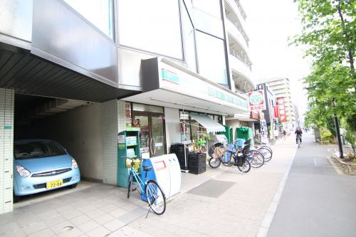 近くのローソンストア100 東葛西六丁目店まで217m(徒歩3分)