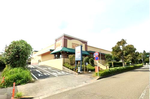 近くのそうてつローゼン薬師台店まで911m（徒歩12分）