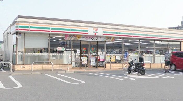 近くのセブンイレブン 戸田新曽芦原店まで572m(徒歩8分)