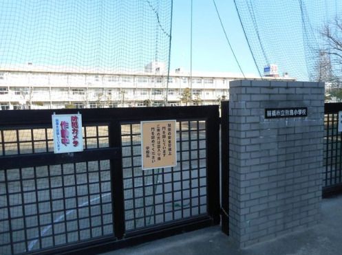 近くの前橋市立敷島小学校まで456m(徒歩6分)