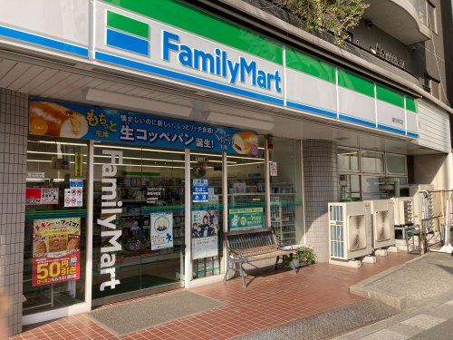 近くのファミリーマート 浦和仲町店まで187m（徒歩3分）