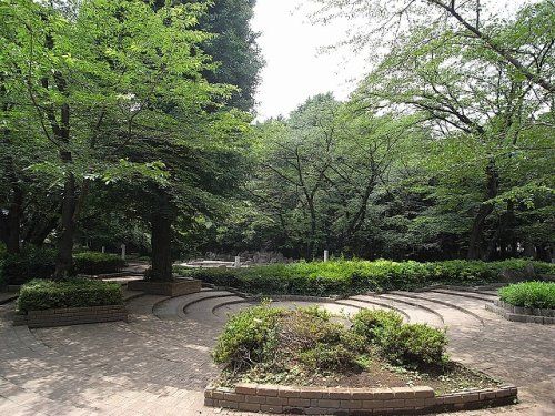 近くの調公園まで352m（徒歩5分）
