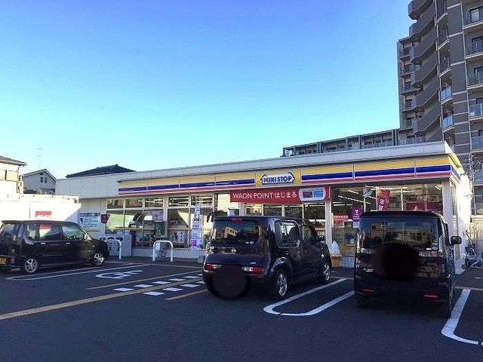 近くのミニストップ さいたま新中里4丁目店まで349m（徒歩5分）