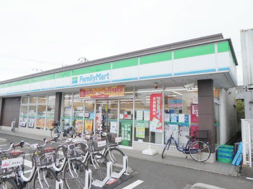 近くのファミリーマート 川口花山下店まで744m（徒歩10分）