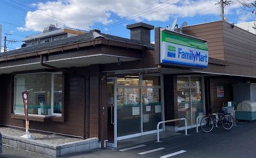 近くのコンビニまで856m（徒歩11分）