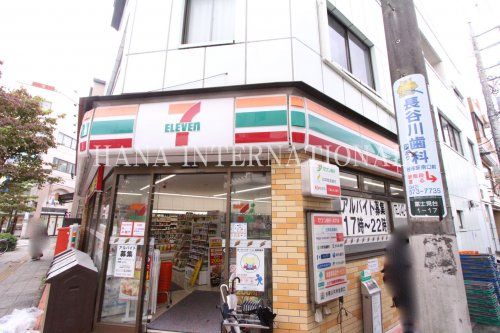 近くのセブンイレブンまで270m（徒歩4分）