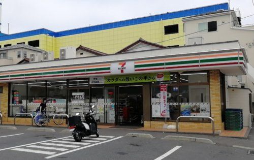 近くのセブン-イレブン 川口青木３丁目店まで751m（徒歩10分）