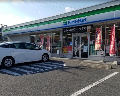 近くのコンビニまで641m（徒歩9分）